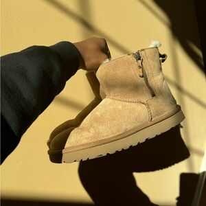 UGG® Classic Mini Double Zip for Women Chestnut Size: 7